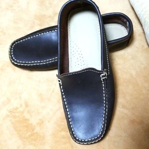 B&G Italian dark brown loafer.